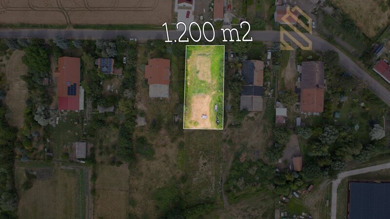 Prodej pozemku 1 200 m², Charvátce u Loun