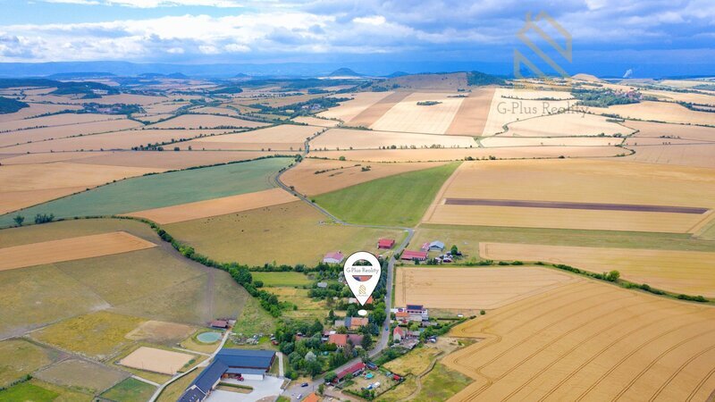 Prodej pozemku 1 200 m², Charvátce u Loun