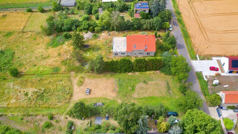 Prodej pozemku 1 200 m², Charvátce u Loun