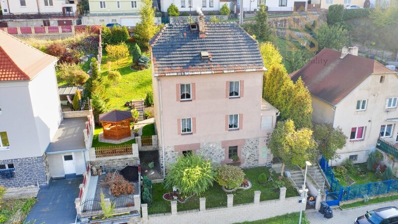 Prodej rodinného domu 195m/2, se zahradou 502m/2 a garáží 28m/2-Ústí nad Labem Hostovická ulice