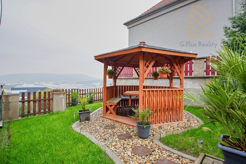 Prodej rodinného domu 195m/2, se zahradou 502m/2 a garáží 28m/2-Ústí nad Labem Hostovická ulice