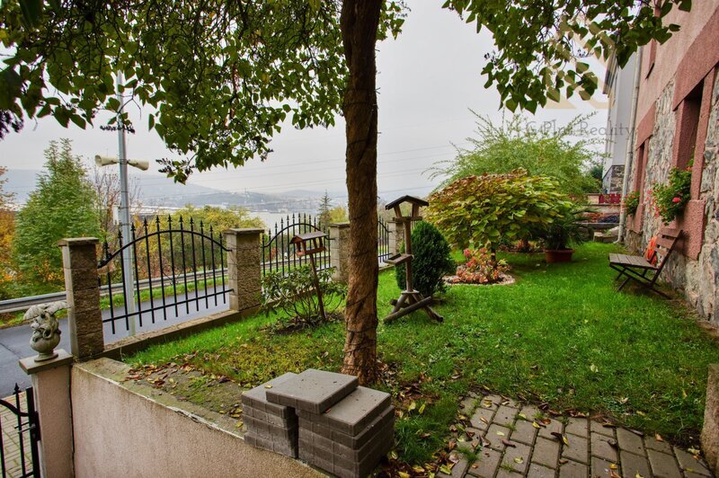 Prodej rodinného domu 195m/2, se zahradou 502m/2 a garáží 28m/2-Ústí nad Labem Hostovická ulice